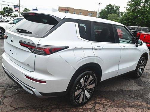 2025 Mitsubishi Outlander SE