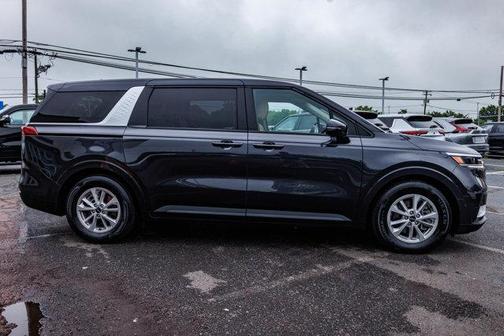 2023 Kia Carnival LX