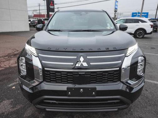 2025 Mitsubishi Outlander ES