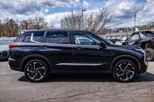 2022 Mitsubishi Outlander SE