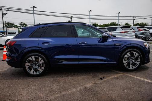 2022 Audi e-tron Premium
