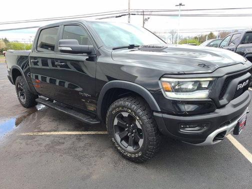 Photo 3 of 40 of 2019 RAM 1500 Rebel