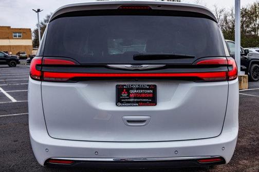 2023 Chrysler Pacifica Touring-L
