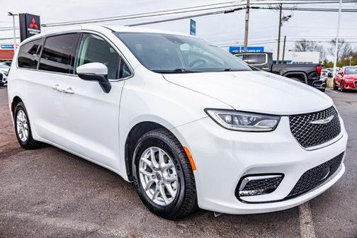 2023 Chrysler Pacifica Touring-L