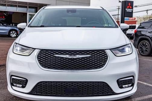 2023 Chrysler Pacifica Touring-L