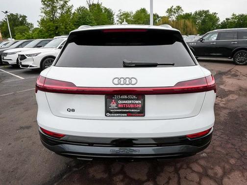 Glacier White Metallic 2024 Audi Q8 e-tron Premium