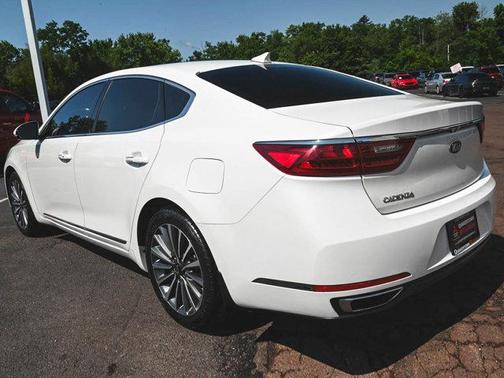 2017 Kia Cadenza Premium