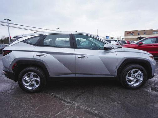 2023 Hyundai TUCSON SE