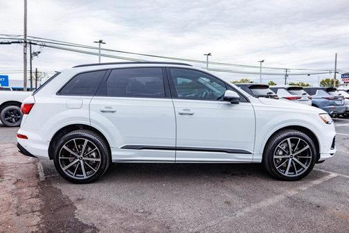 2022 Audi Q7 55 Premium Plus