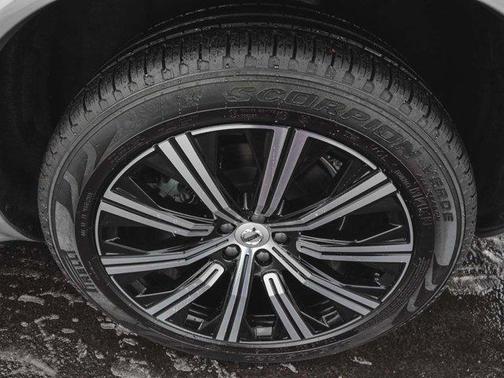 2024 Volvo XC90 B6 Plus Bright Theme 7-Seater