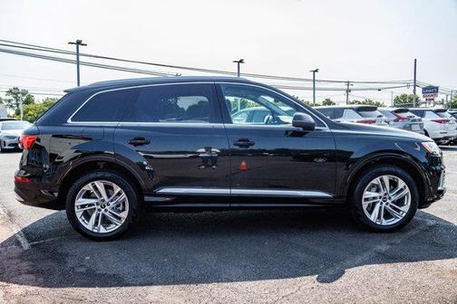 2022 Audi Q7 55 Premium Plus