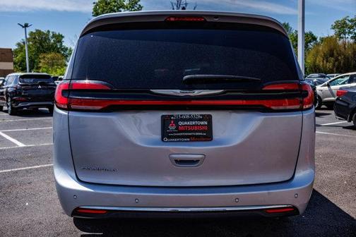 2023 Chrysler Pacifica Touring-L