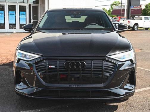 2022 Audi e-tron S line Premium