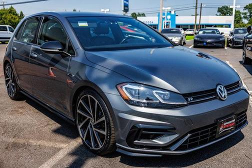 2018 Volkswagen Golf R 2.0T w/DCC & Navigation