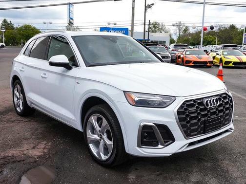 Glacier White Metallic 2023 Audi Q5 45 S line Premium Plus