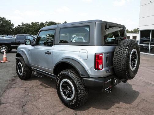 Iconic Silver Metallic 2023 Ford Bronco Base
