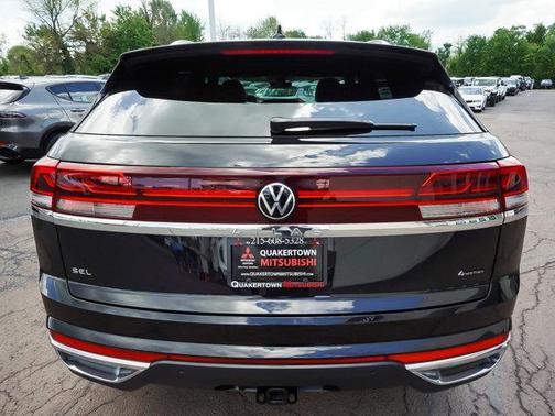 Deep Black Pearl Effect 2025 Volkswagen Atlas Cross Sport 2.0T SEL