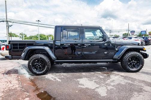 2022 Jeep Gladiator Sport