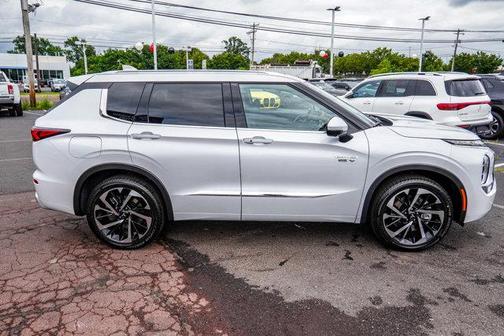 2025 Mitsubishi Outlander PHEV SEL