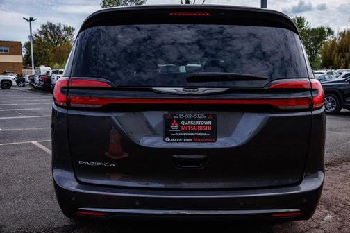 2023 Chrysler Pacifica Touring-L