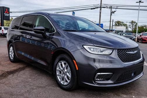 2023 Chrysler Pacifica Touring-L