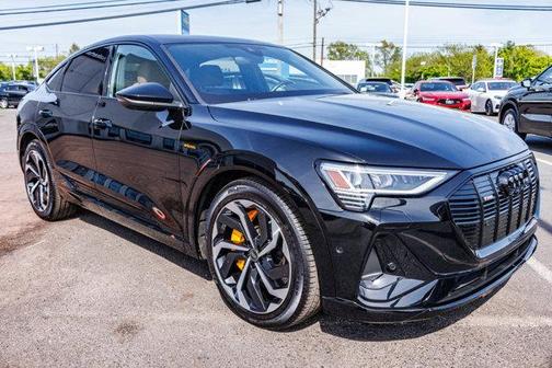 2022 Audi e-tron S line Premium