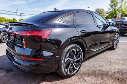 2022 Audi e-tron S line Premium