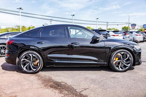 2022 Audi e-tron S line Premium