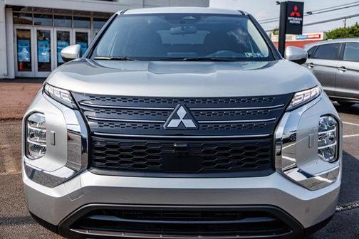 2025 Mitsubishi Outlander ES