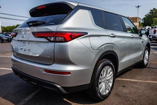 2025 Mitsubishi Outlander ES