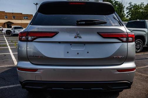 2025 Mitsubishi Outlander ES