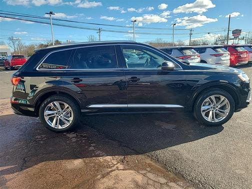 2022 Audi Q7 45 Premium Plus