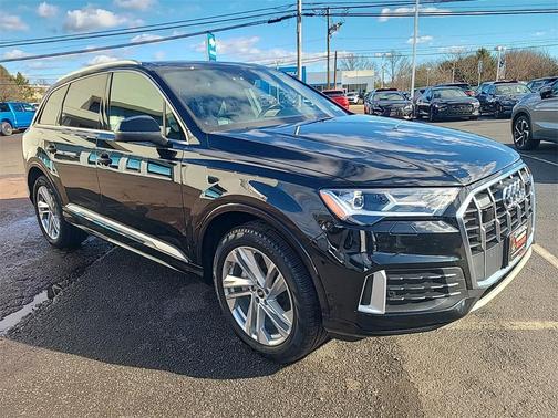 2022 Audi Q7 45 Premium Plus