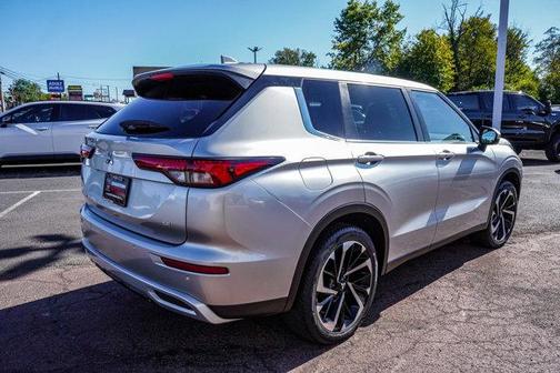 2022 Mitsubishi Outlander SE