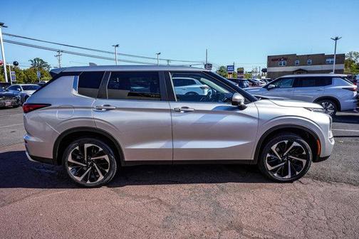 2022 Mitsubishi Outlander SE