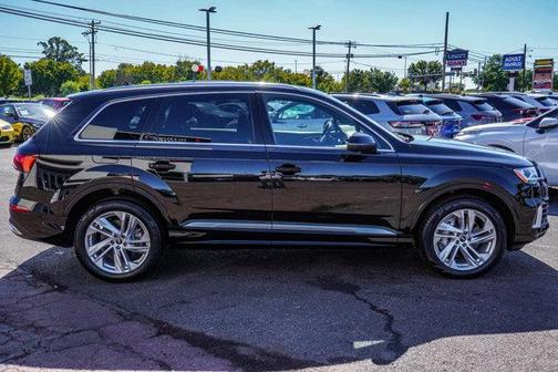 2022 Audi Q7 45 Premium Plus