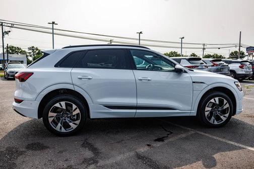 2022 Audi e-tron Premium