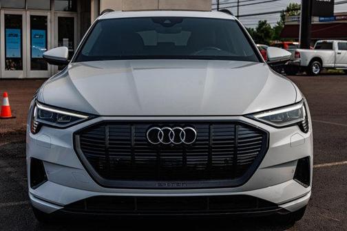 2022 Audi e-tron Premium