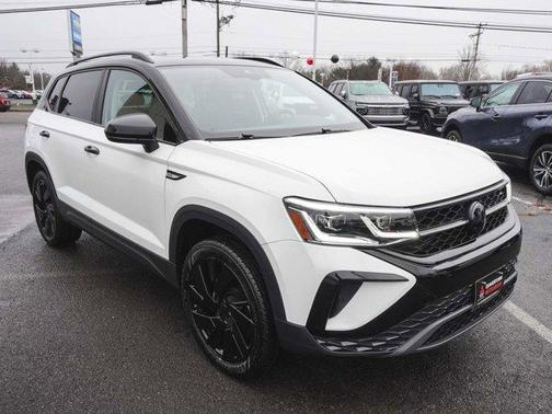 2024 Volkswagen Taos 1.5T SE Black