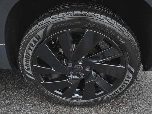 2024 Volkswagen Taos 1.5T SE Black