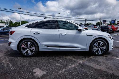 2024 Audi Q8 e-tron S line Premium