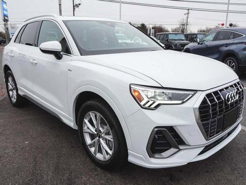 2023 Audi Q3 45 S line Premium