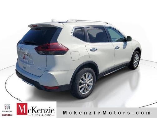 White 2018 Nissan Rogue SV