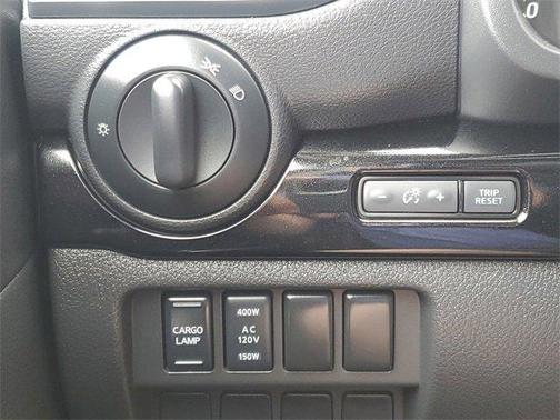 2022 Nissan Titan SV
