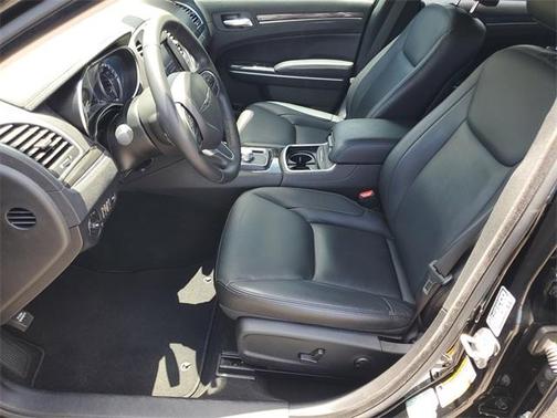 2022 Chrysler 300 Touring L