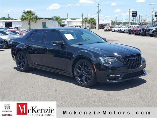 2022 Chrysler 300 Touring L