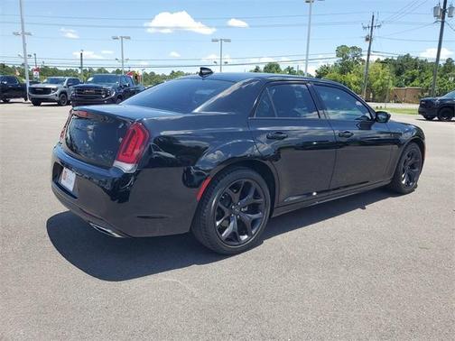 2022 Chrysler 300 Touring L