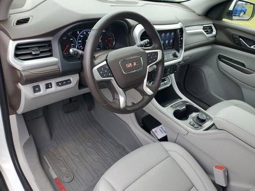 White 2023 GMC Acadia SLT
