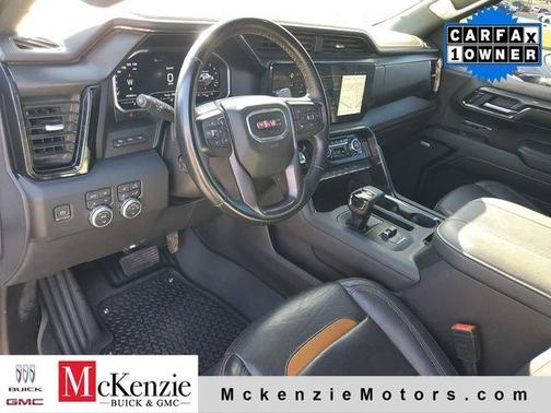 White 2023 GMC Sierra 1500 AT4