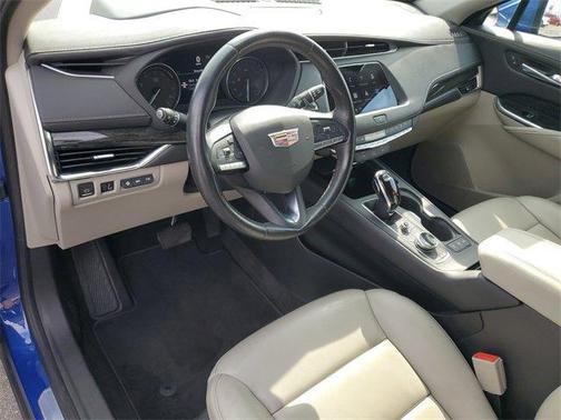 2022 Cadillac XT4 Premium Luxury